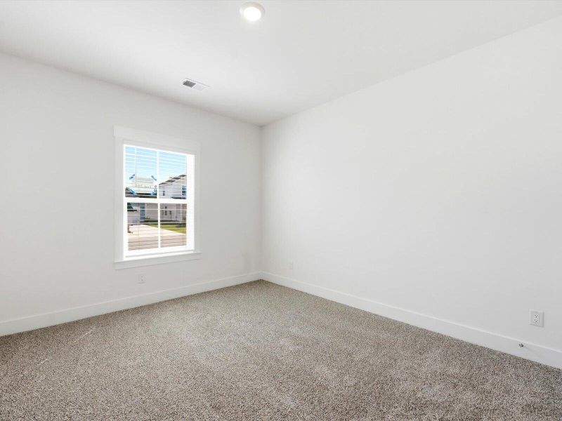 Spacious, unfurnished interior of a new home in The Coves at Lakes of Cane Bay II, Summerville (Image 17).