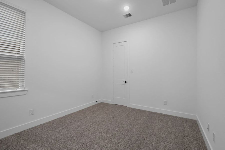 Spacious, unfurnished interior of a new home in Evergreen, Fulshear (Image 19).