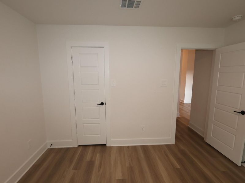 Spacious, unfurnished interior of a new home in Lone Star Landing, Montgomery (Image 15).