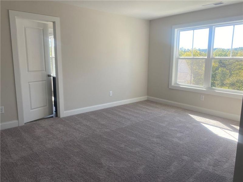 Spacious, unfurnished interior of a new home in , Dallas (Image 14).