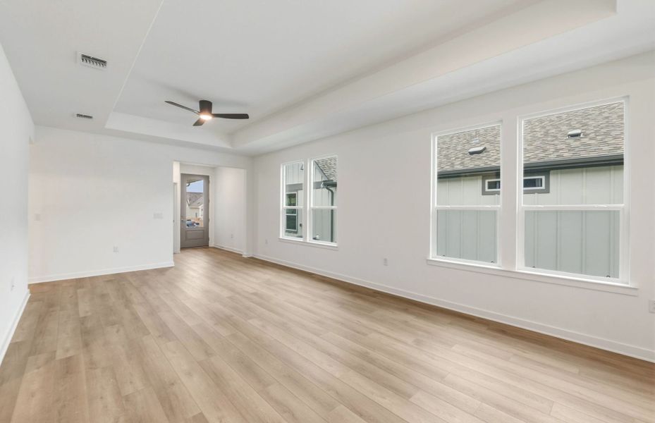 Spacious, unfurnished interior of a new home in Sun City Texas, Georgetown (Image 14).