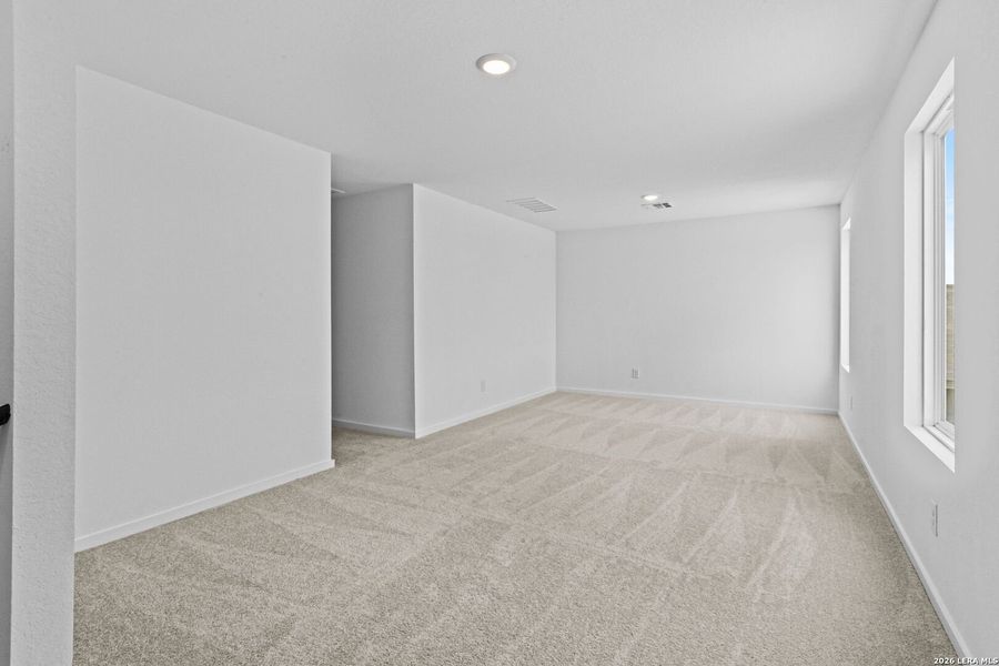 Spacious, unfurnished interior of a new home in Spring Grove, St. Hedwig (Image 25).