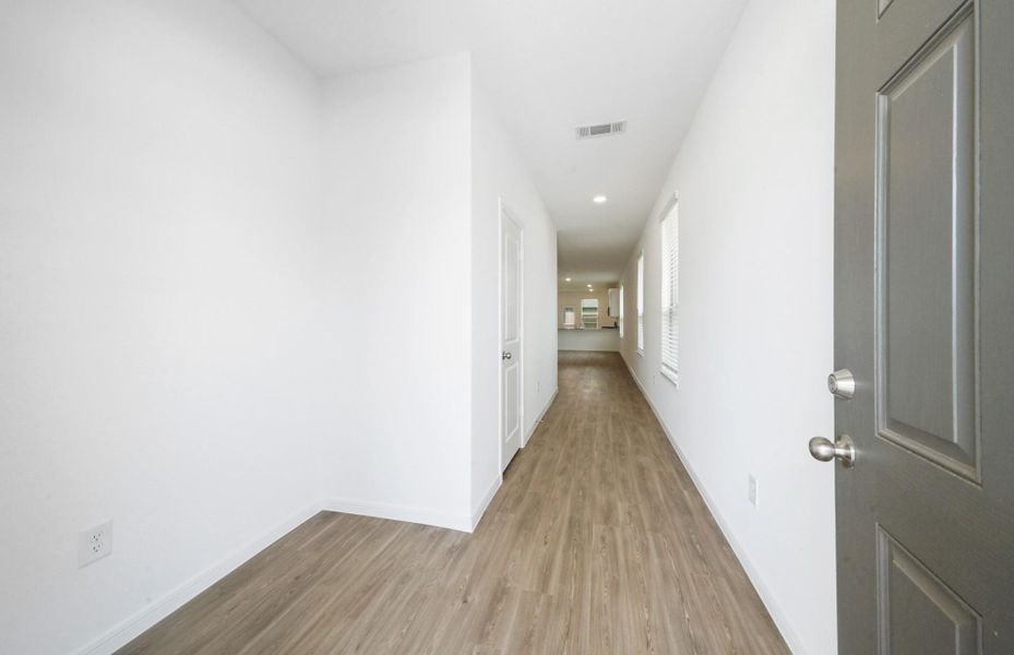 Spacious, unfurnished interior of a new home in Crosby Farms, Crosby (Image 5).