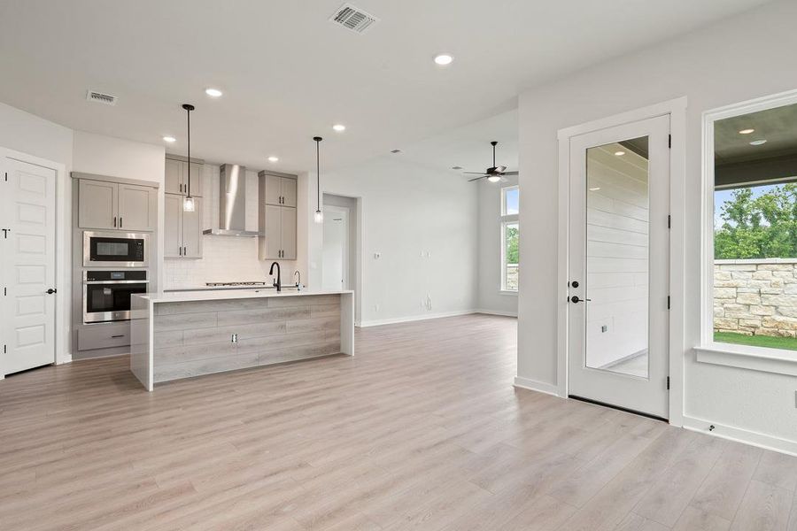 Spacious, unfurnished interior of a new home in Lagos Reserve, Manor (Image 25).