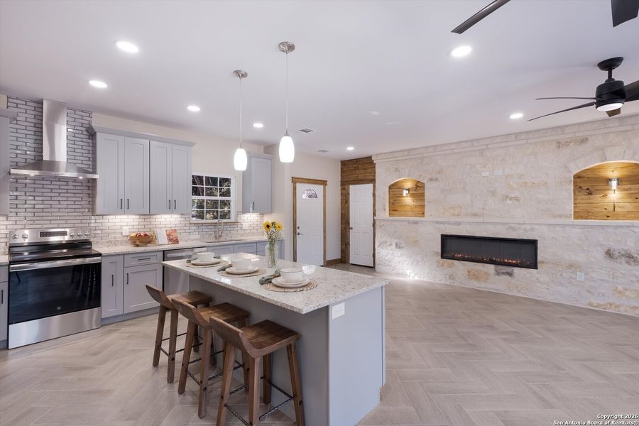 Furnished interior view inside a new home in , Bandera (Image 10).