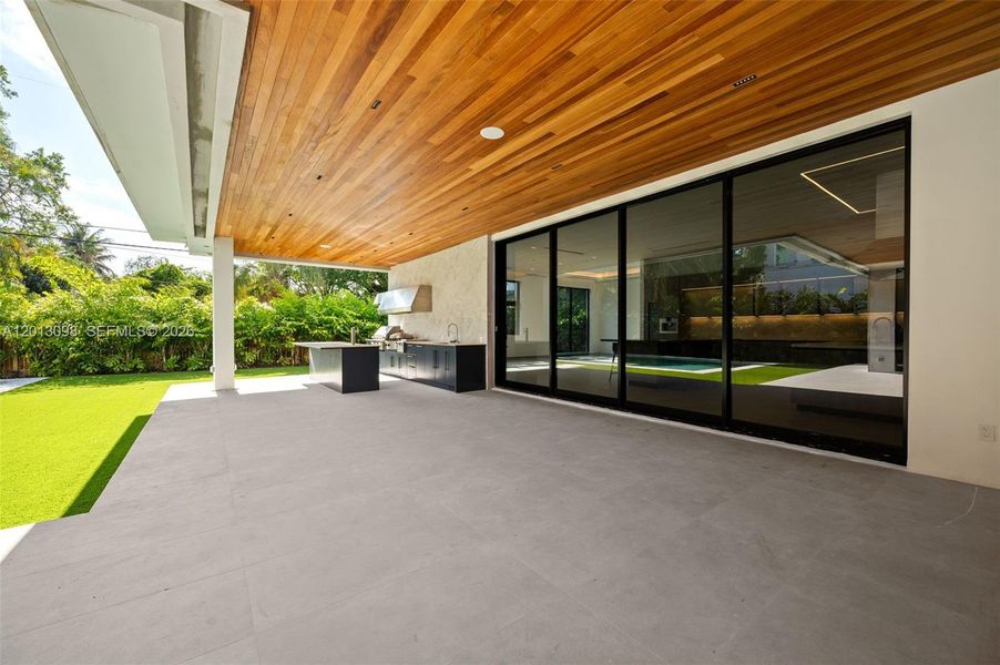 Exterior details and patio area of a home in , Miami (Image 17).