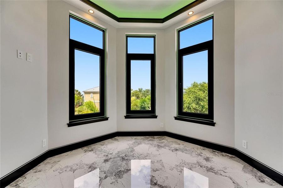 Spacious, unfurnished interior of a new home in , Apollo Beach (Image 91).