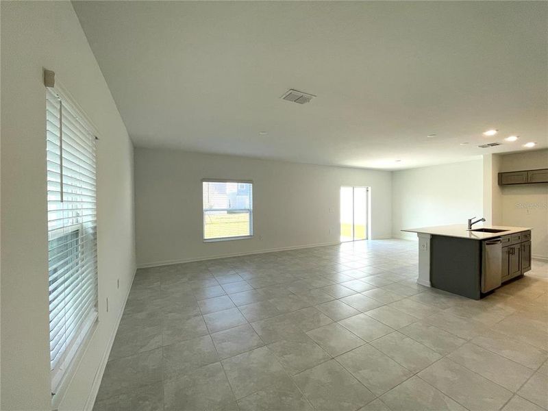 Spacious, unfurnished interior of a new home in Ranches at Lake Mcleod, Eagle Lake (Image 14).