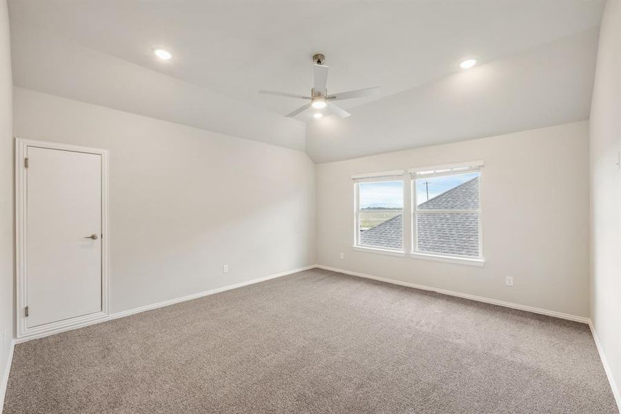 Spacious, unfurnished interior of a new home in Sonoma Verde, McLendon-Chisholm (Image 33).