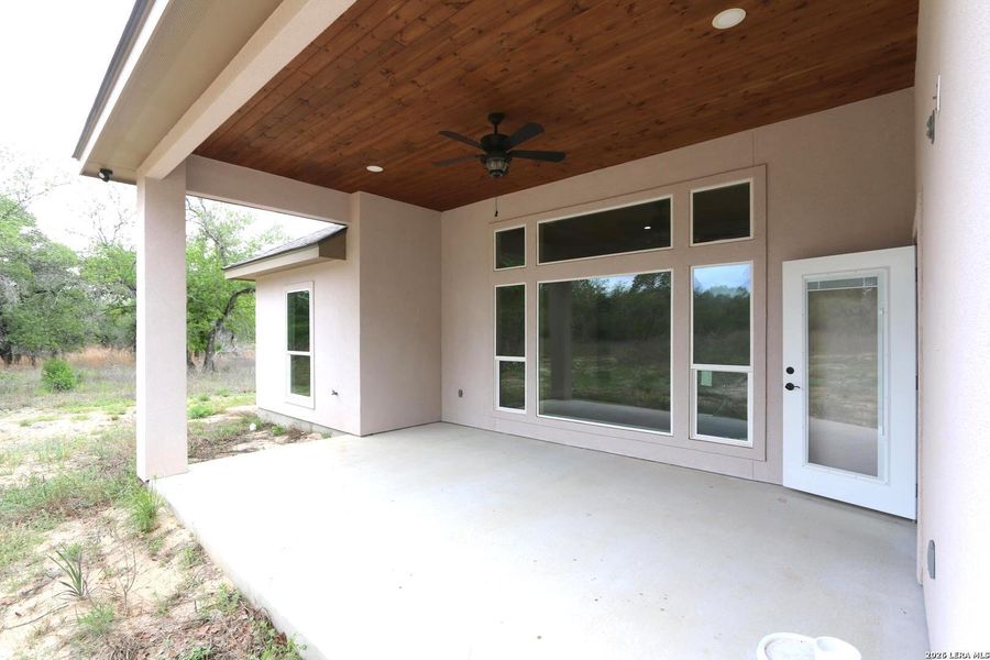 Exterior details and patio area of a home in , Floresville (Image 4).