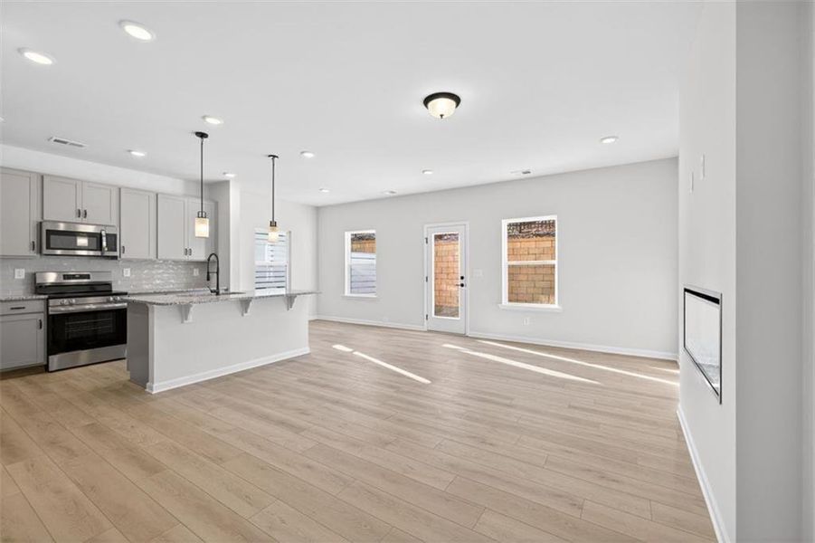 Spacious, unfurnished interior of a new home in Sanders Park, Austell (Image 16).