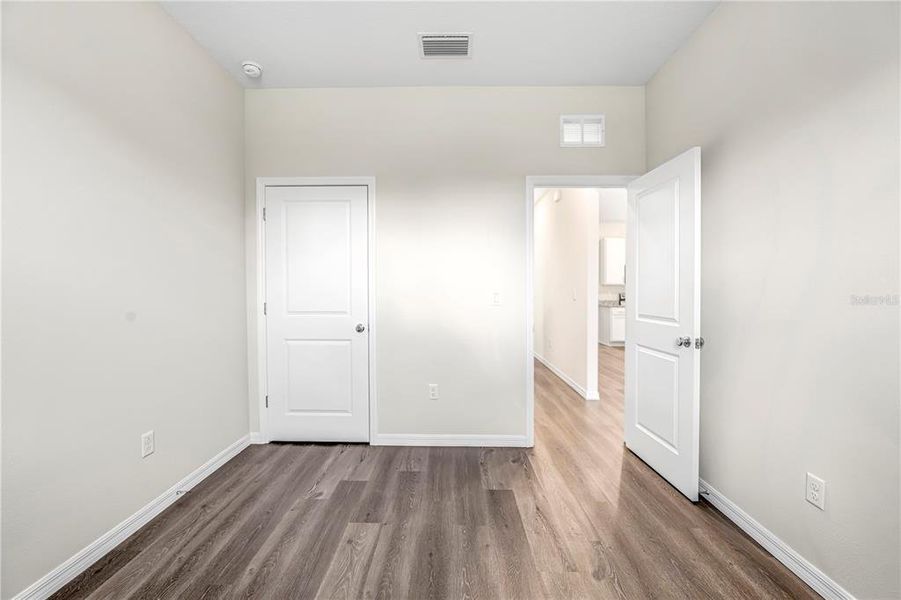 Spacious, unfurnished interior of a new home in , Weeki Wachee (Image 15).