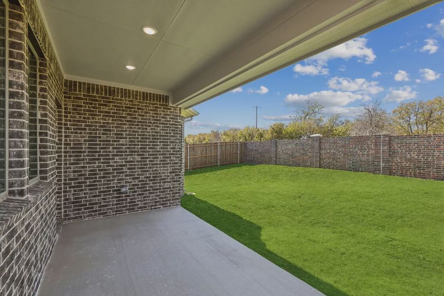 Exterior details and patio area of a home in Summer Crest, Crowley (Image 3).