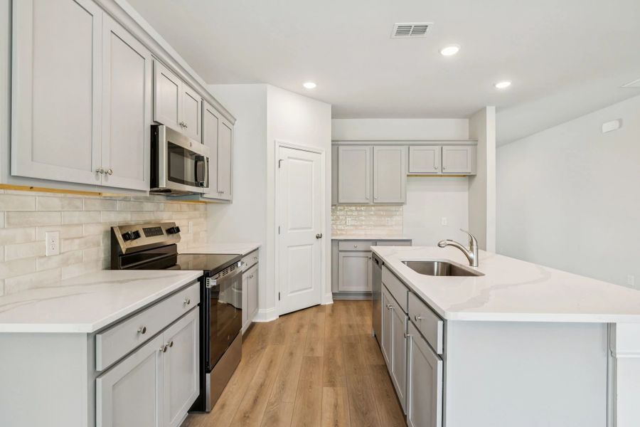 Furnished interior view inside a new home in Cades Bluff, Lebanon (Image 8).