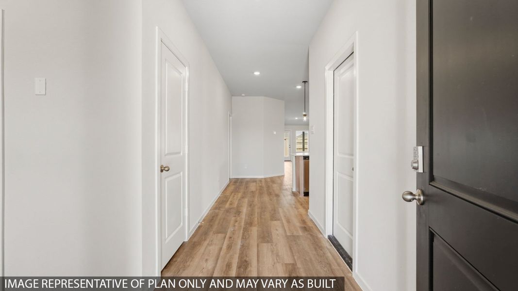 Spacious, unfurnished interior of a new home in Sunterra, Katy (Image 11).