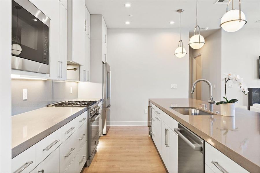 Furnished interior view inside a new home in , Dallas (Image 18).