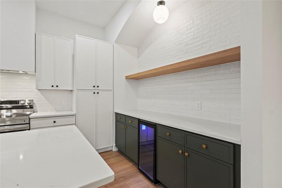 Furnished interior view inside a new home in , Dallas (Image 7).