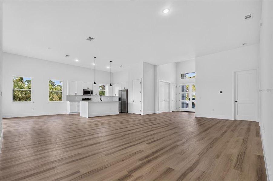 Spacious, unfurnished interior of a new home in , Port Charlotte (Image 34).