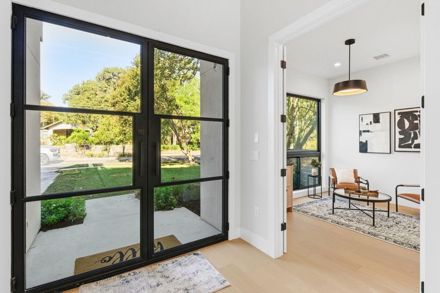 Light and bright entry Light and bright entry