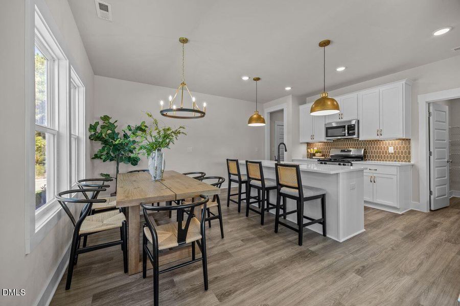 Dining - Cigar Lounge Interior