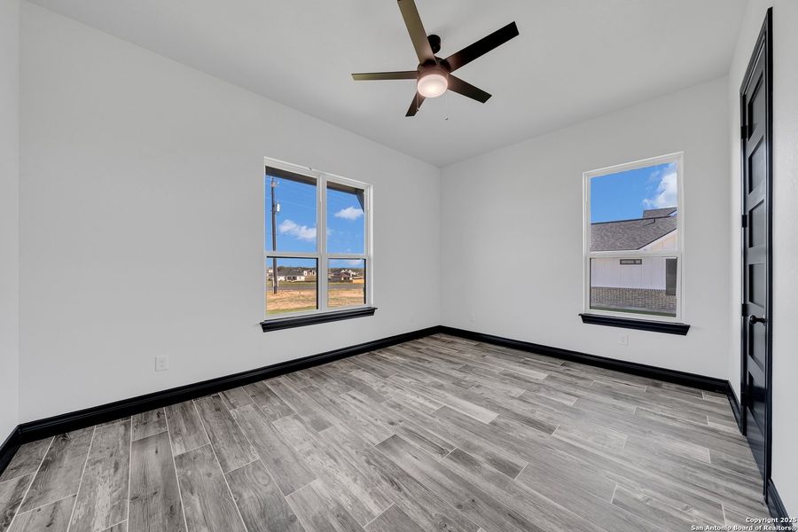 Spacious, unfurnished interior of a new home in , La Vernia (Image 26).