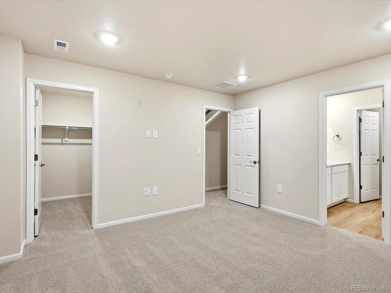 Spacious, unfurnished interior of a new home in Three Hills, Morrison (Image 26).