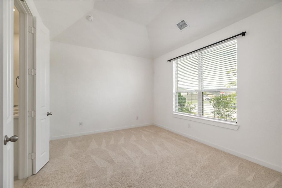 Spacious, unfurnished interior of a new home in Riceland, Mont Belvieu (Image 29).