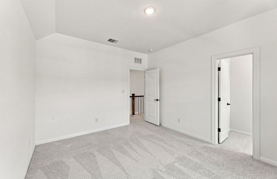 Spacious, unfurnished interior of a new home in Bluffview Reserve, Leander (Image 18).