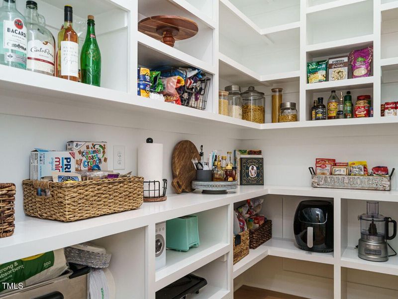 021-1280x960-pantry 021-1280x960-pantry