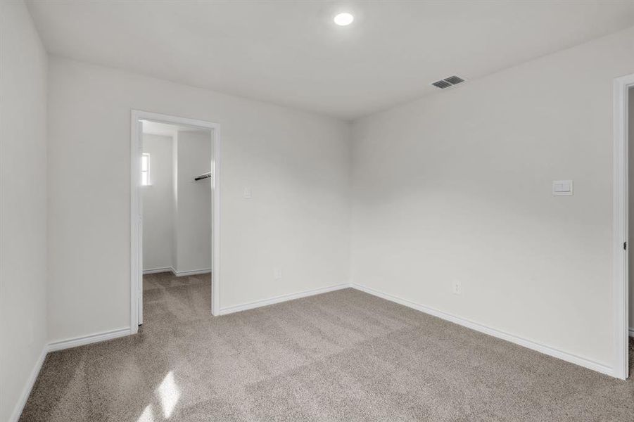 Spacious, unfurnished interior of a new home in The Landing at Hidden Lakes, McKinney (Image 18).