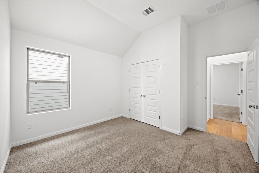 Spacious, unfurnished interior of a new home in Trinity Ranch, Elgin (Image 27).