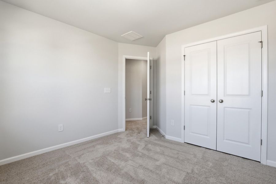 Spacious, unfurnished interior of a new home in Central Creek, Goose Creek (Image 15).