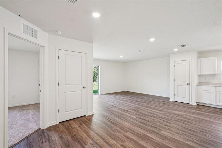 Spacious, unfurnished interior of a new home in Marion Oaks, Ocala (Image 22).