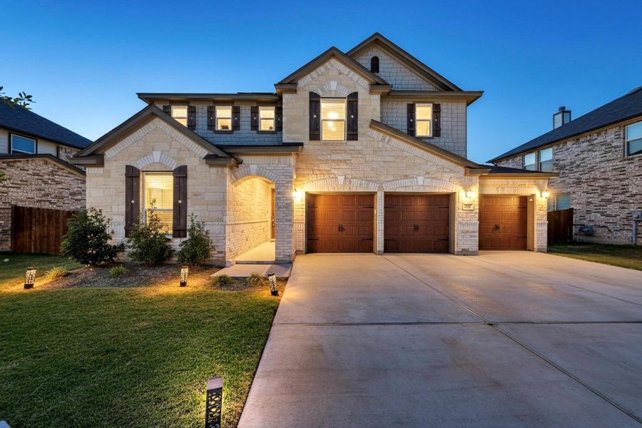 Exterior details and patio area of a home in Salerno - Hallmark Collection, Round Rock (Image 25).