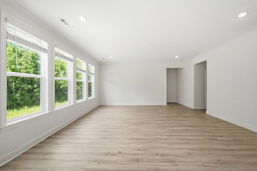 Spacious, unfurnished interior of a new home in Aden Woods, Fairview (Image 27).
