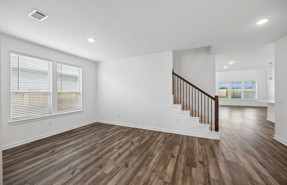 Spacious, unfurnished interior of a new home in Mavera, Conroe (Image 20).