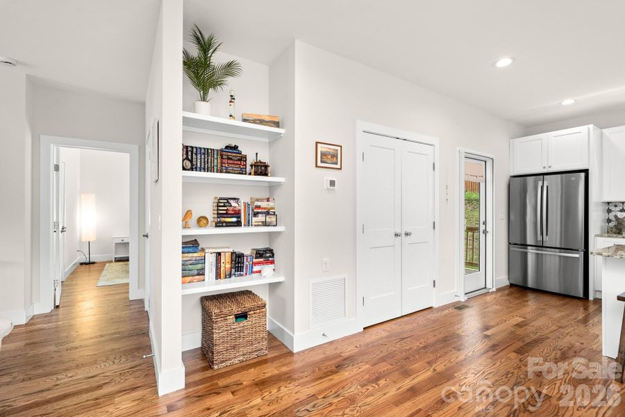 Beautiful built-ins and large, double door pantry. Beautiful built-ins and large, double door pantry.