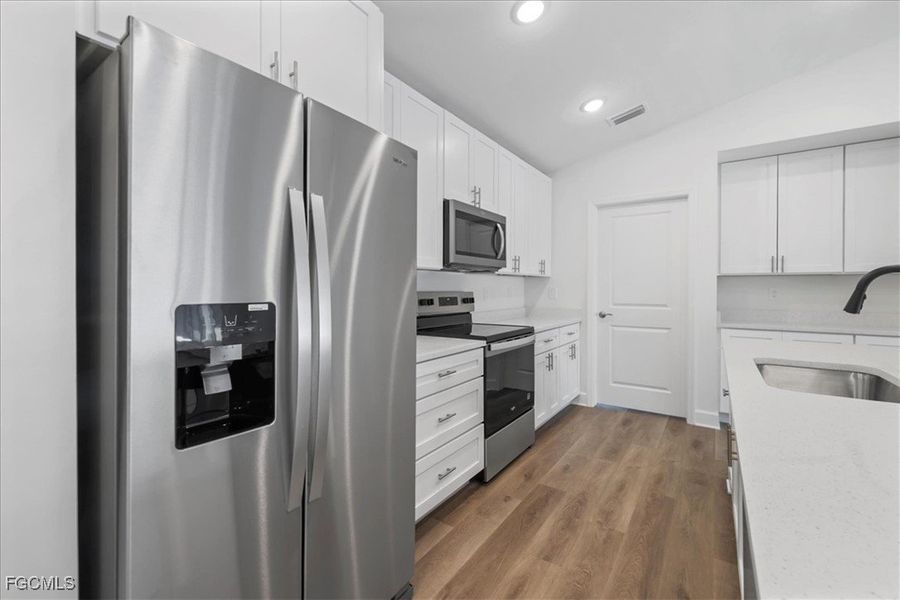 Furnished interior view inside a new home in Cape Coral, Cape Coral (Image 8).
