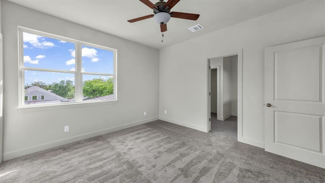 Spacious, unfurnished interior of a new home in , Aledo (Image 24).