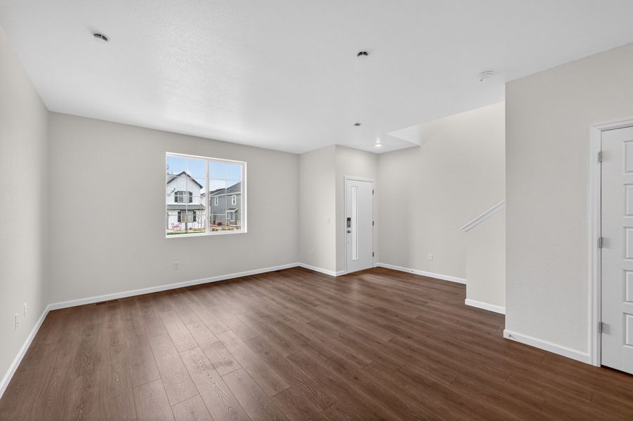 Spacious, unfurnished interior of a new home in Parterre, Thornton (Image 10).