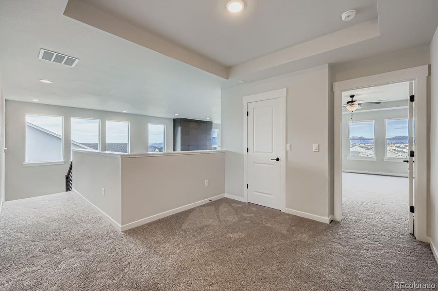 Spacious, unfurnished interior of a new home in Timber Ridge, Colorado Springs (Image 28).