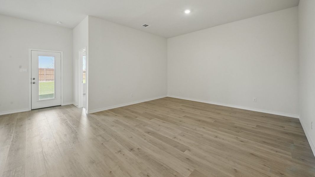 Spacious, unfurnished interior of a new home in Silverado, Aubrey (Image 5).