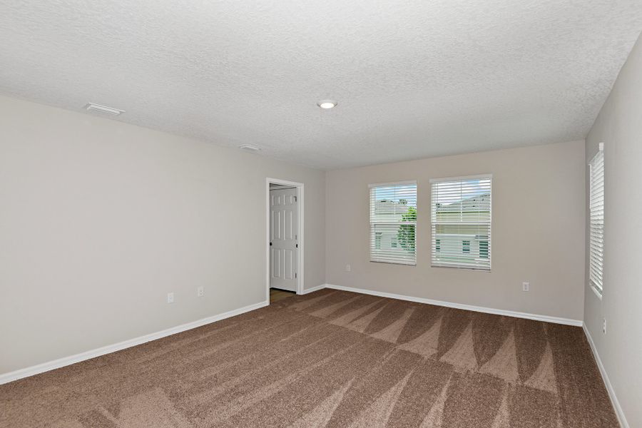 Spacious, unfurnished interior of a new home in Pasadena Ridge, Dade City (Image 25).