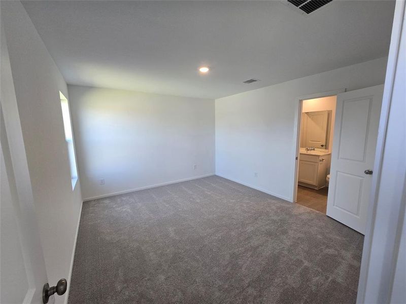 Pics are not of actual home. They are representative of a home of the same floor plan Pics are not of actual home. They are representative of a home of the same floor plan