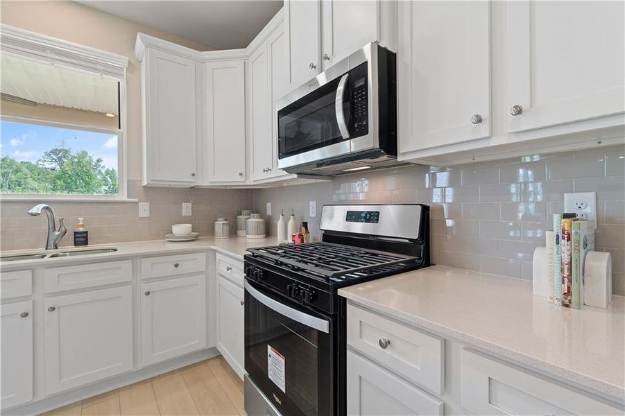 Furnished interior view inside a new home in Cooper Park, McDonough (Image 31).