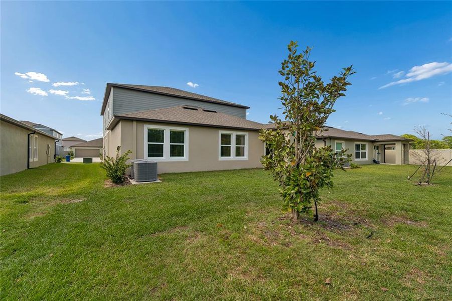 Exterior details and patio area of a home in , Land O' Lakes (Image 23).
