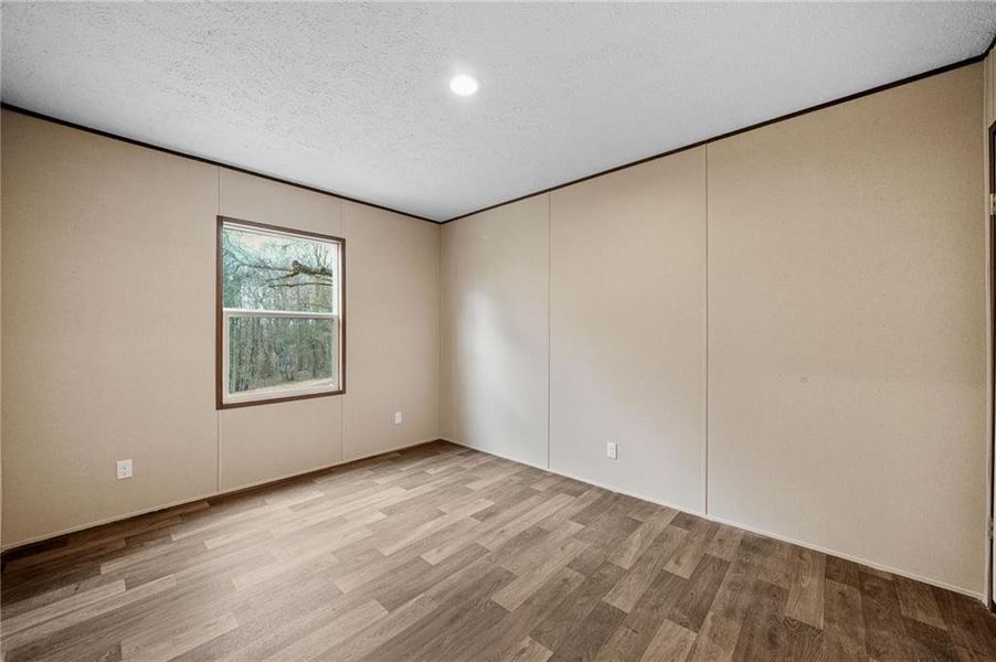 Spacious, unfurnished interior of a new home in , Alto (Image 22).