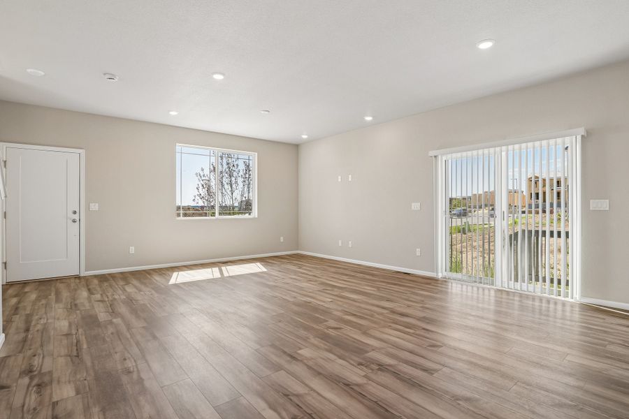 Spacious, unfurnished interior of a new home in Windler, Aurora (Image 10).