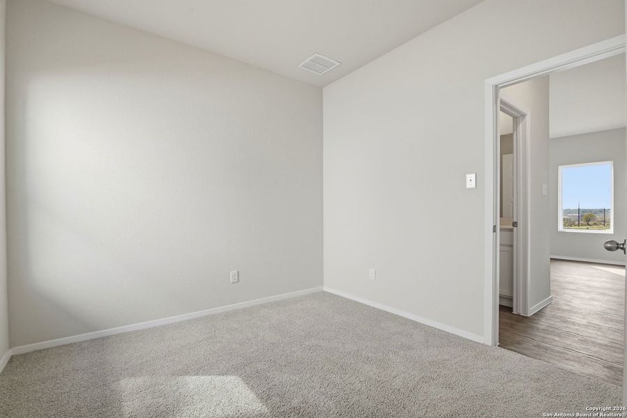 Spacious, unfurnished interior of a new home in Hunters Ranch, San Antonio (Image 17).