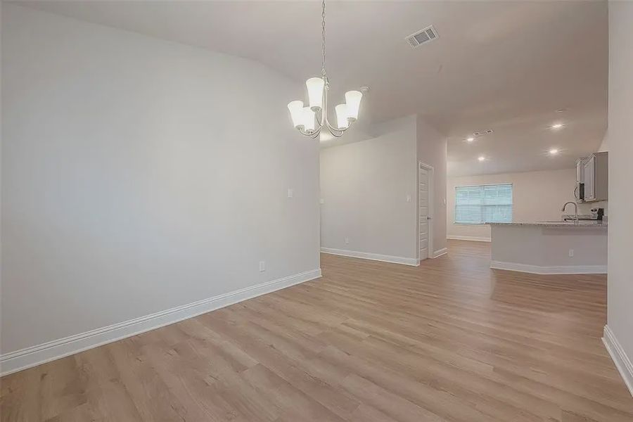 Spacious, unfurnished interior of a new home in Bayou Maison, Dickinson (Image 13).